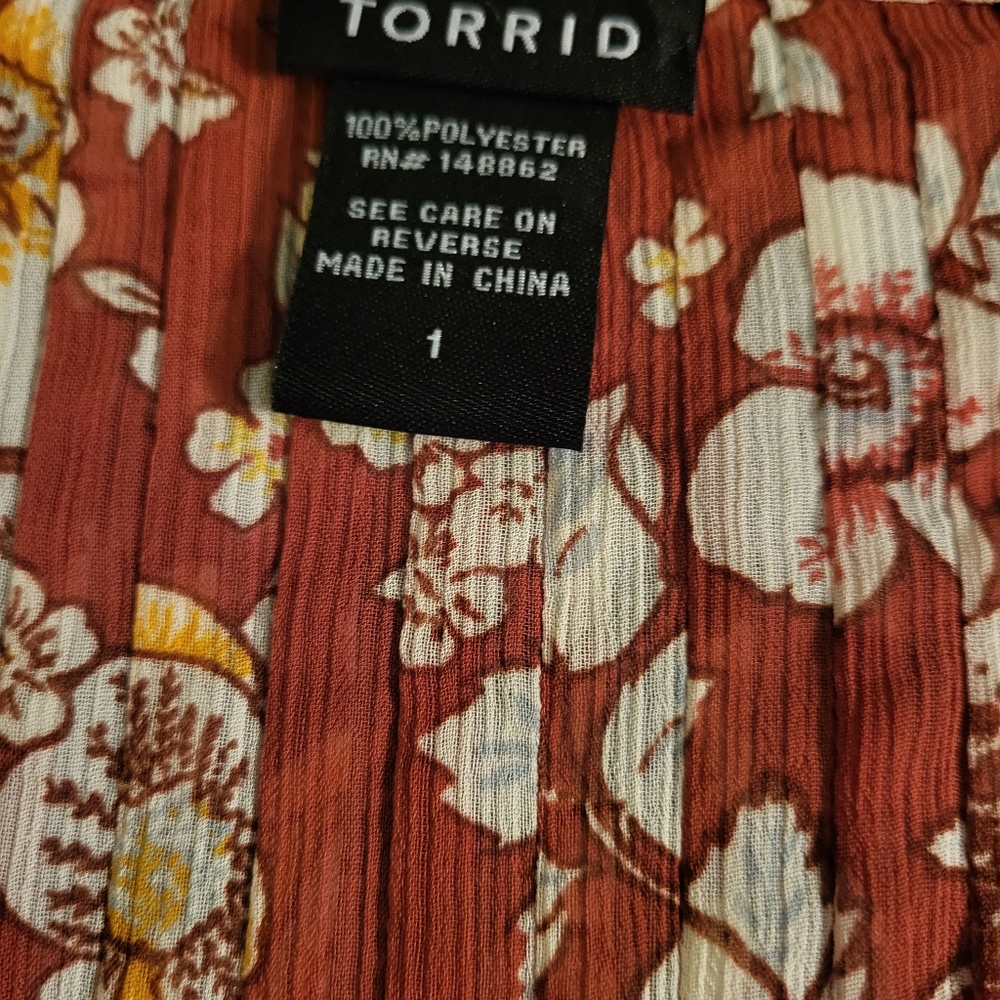 Torrid  FLORAL PRINT CHIFFON PLEATED BLOUSE - Picture 8 of 10